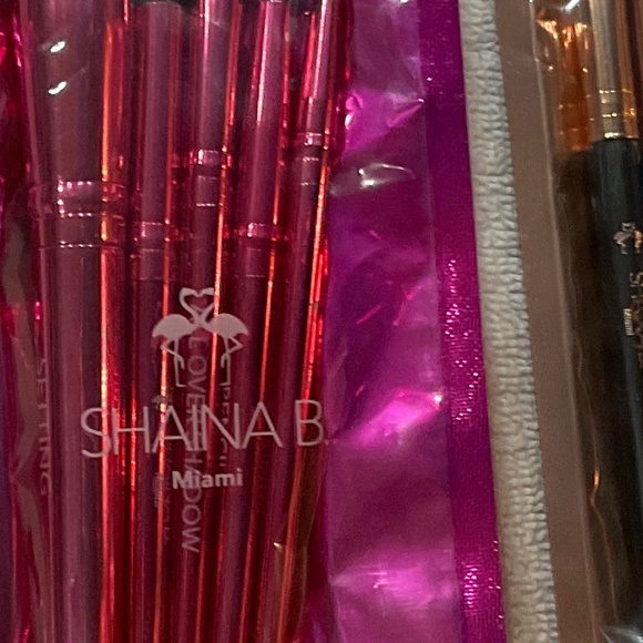 Shaina B. Miami 10 brushes - Picture 1 of 2